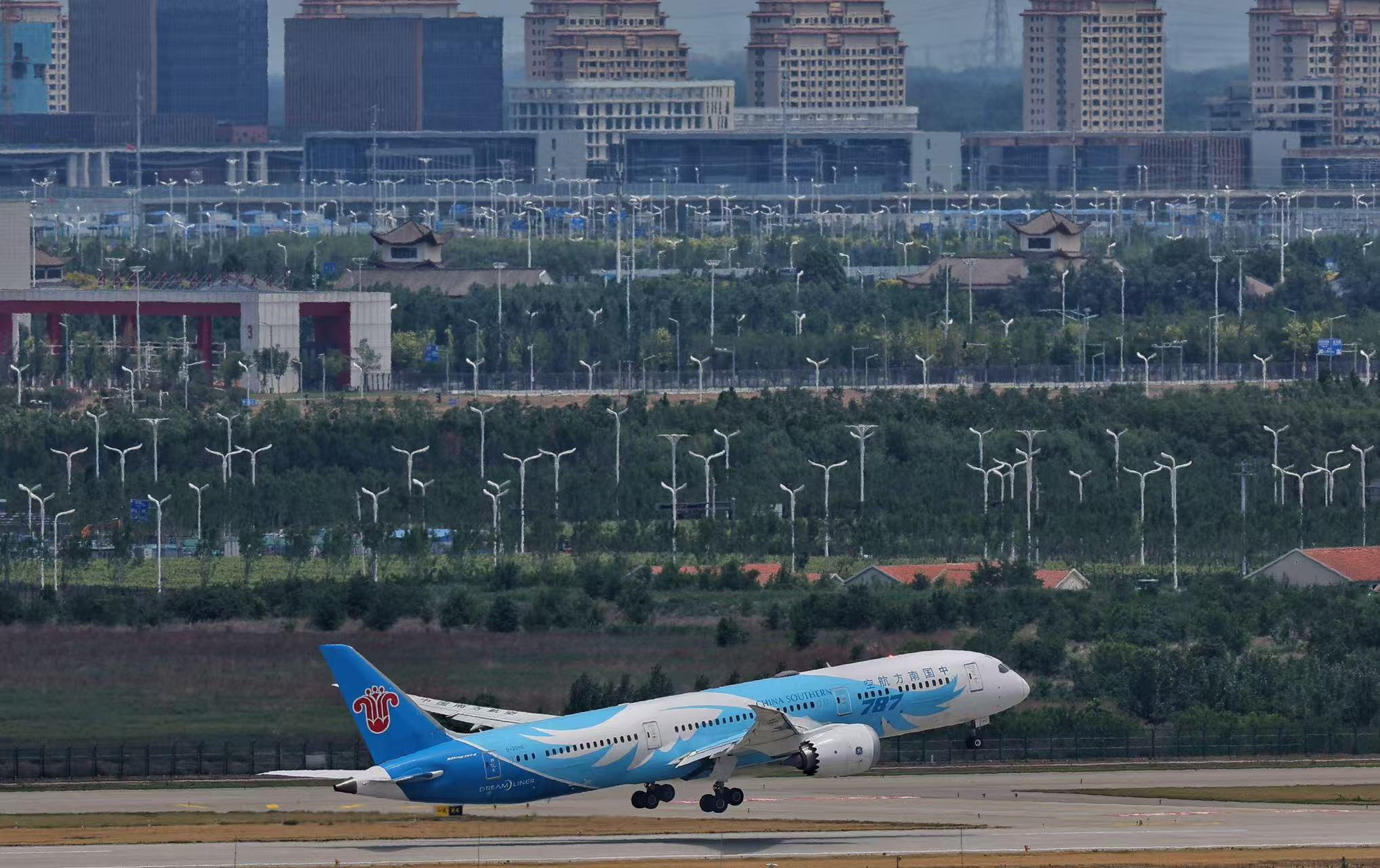 南航开通北京大兴-杜尚别直航,摄影:陶冉